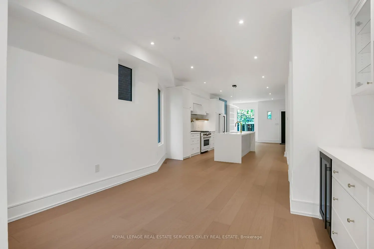 195 Albany Avenue photo 3