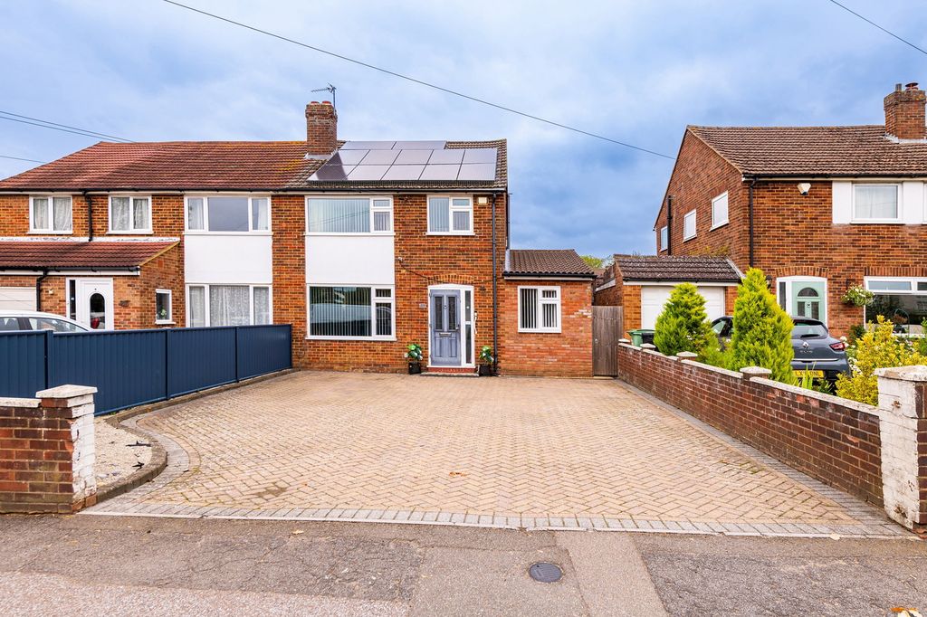 3 bed semi-detached house for saleWillington Street, Maidstone ME15