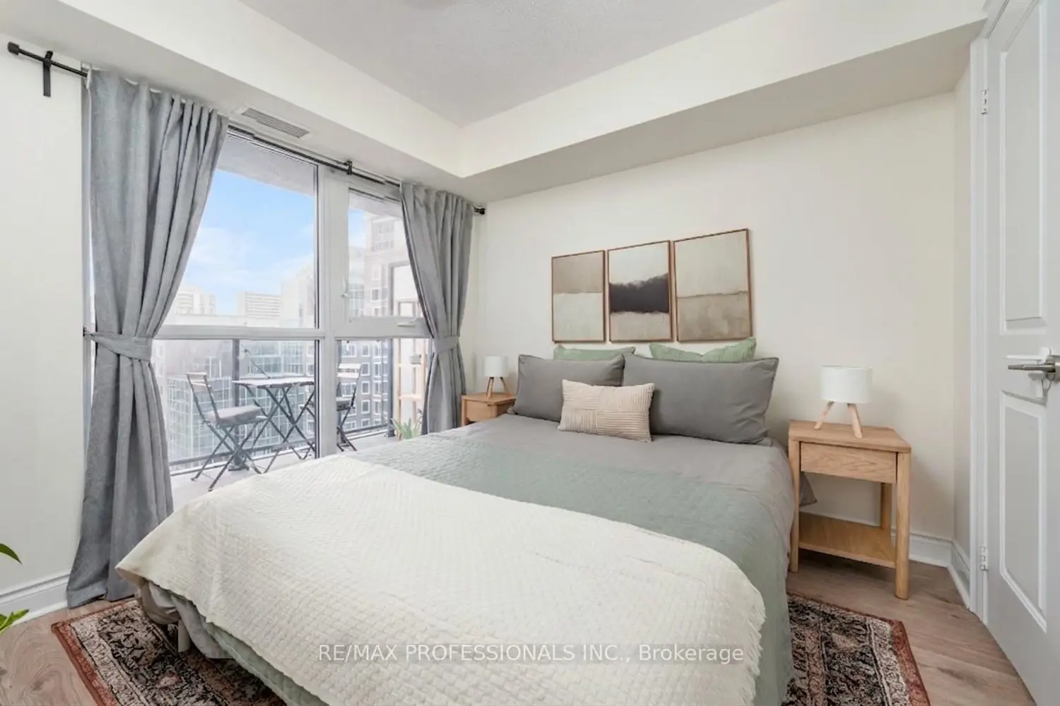 28 Ted Rogers Way 1501 photo 3