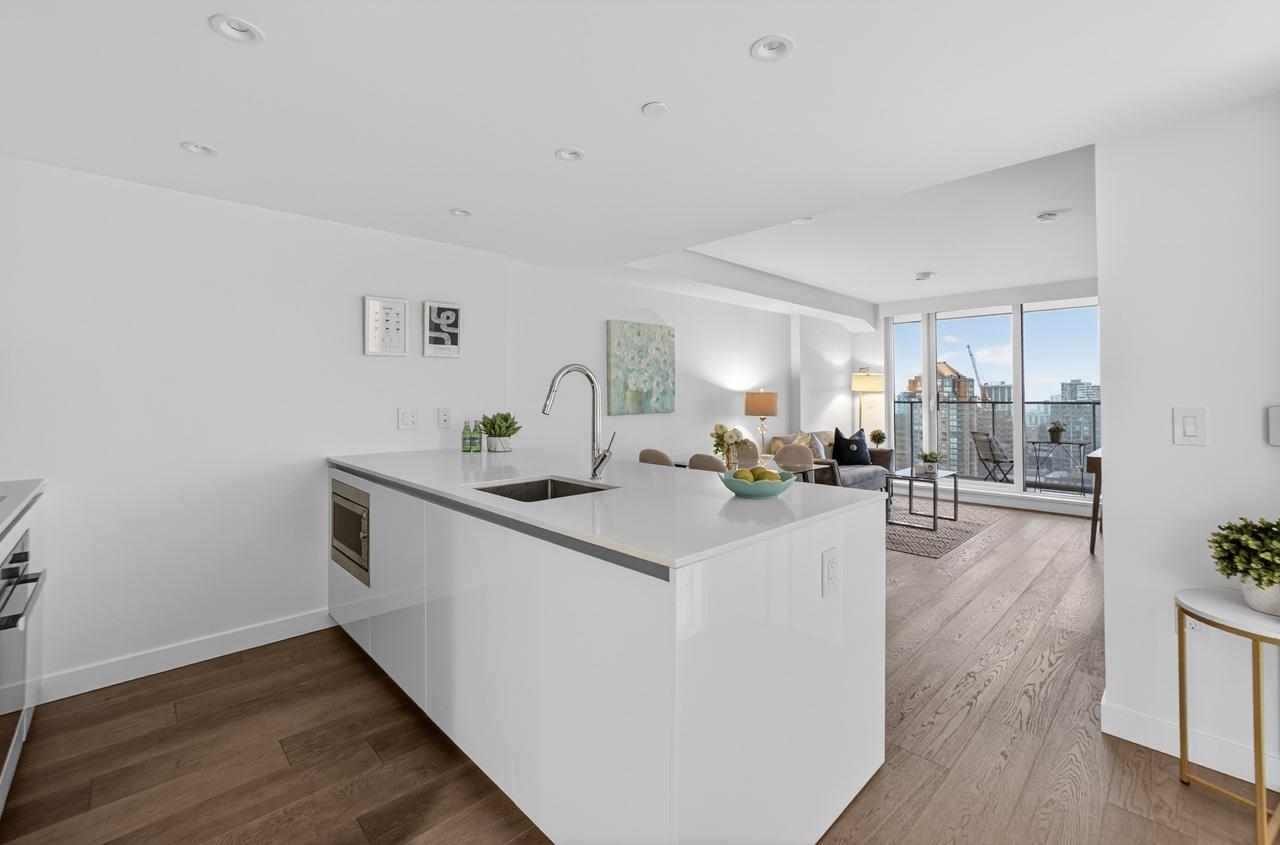 Additional image 3 of 2701-1111 Richards Street, Vancouver, BC, V6B 0S3