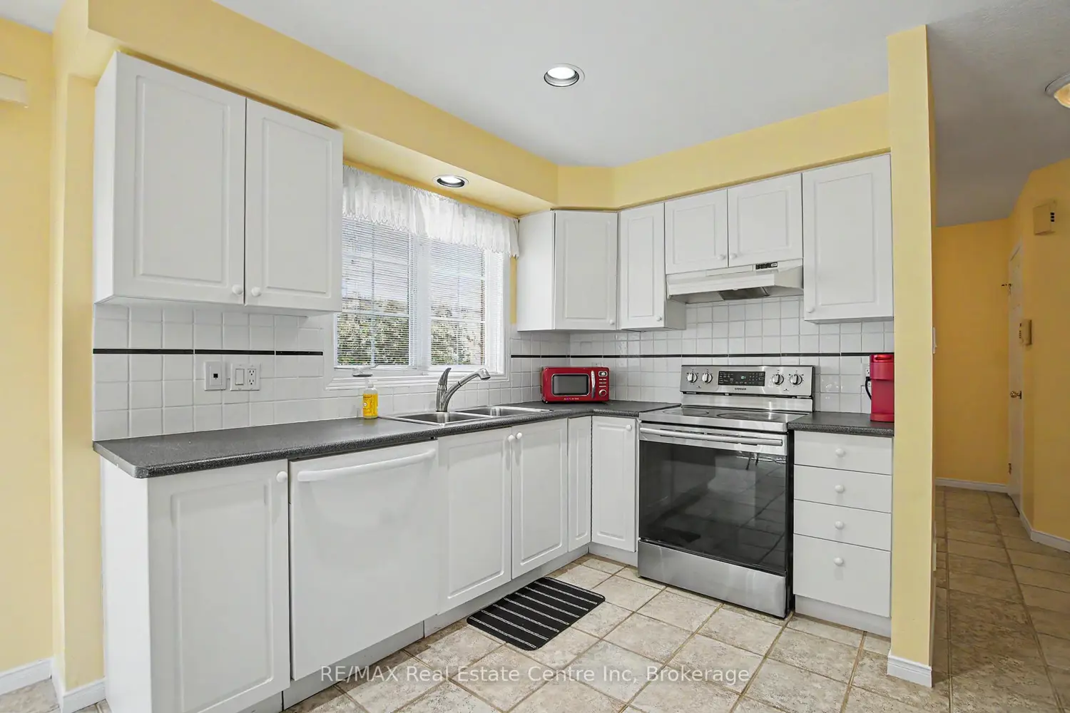 941 Gordon Street 48 photo 2