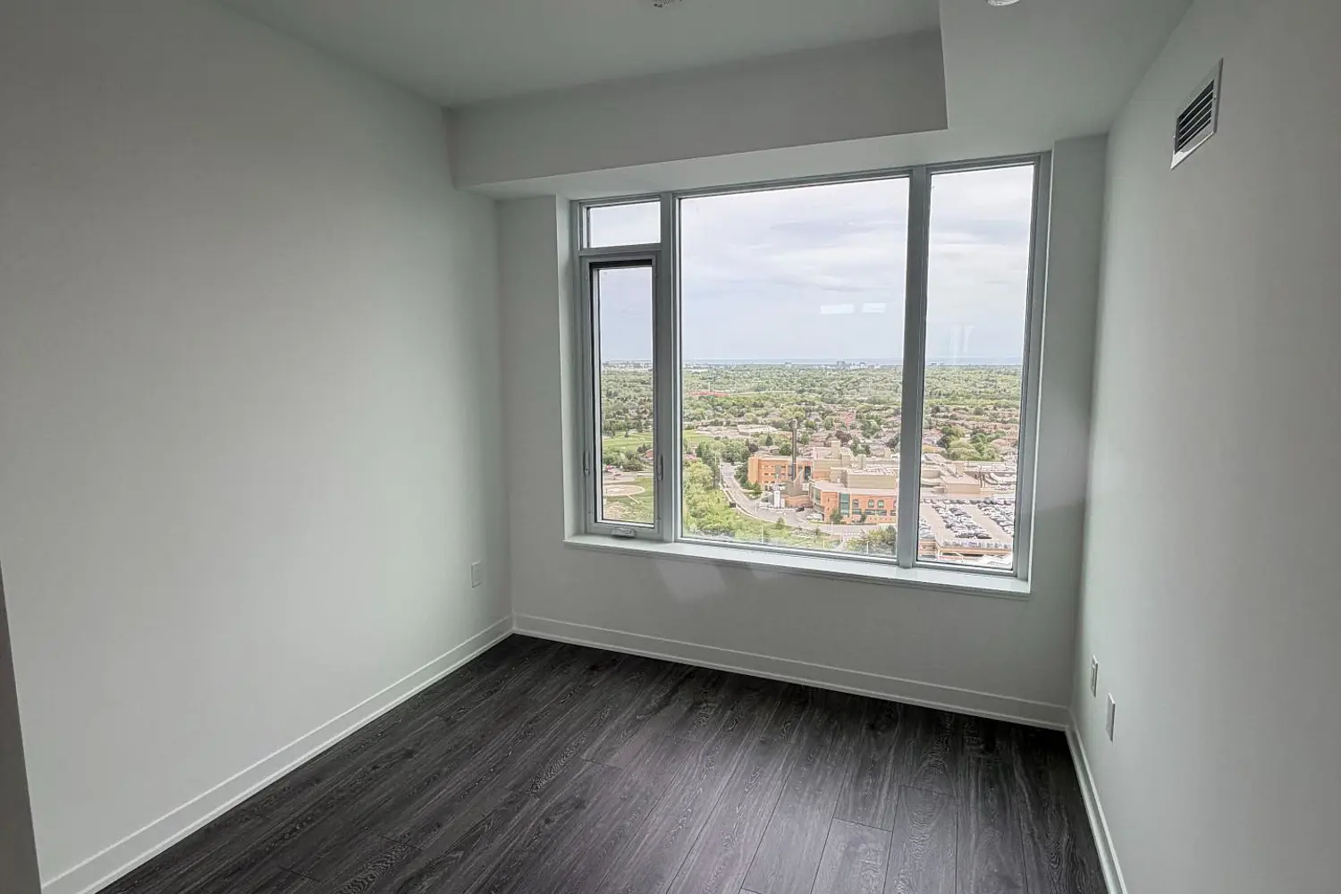 Additional image 13 of 2495 Eglinton Avenue 2412
