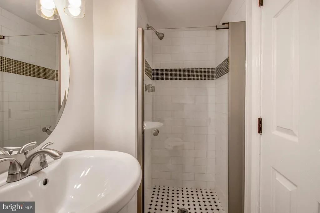 104 15th Street SE Unit B, Washington, DC 20003