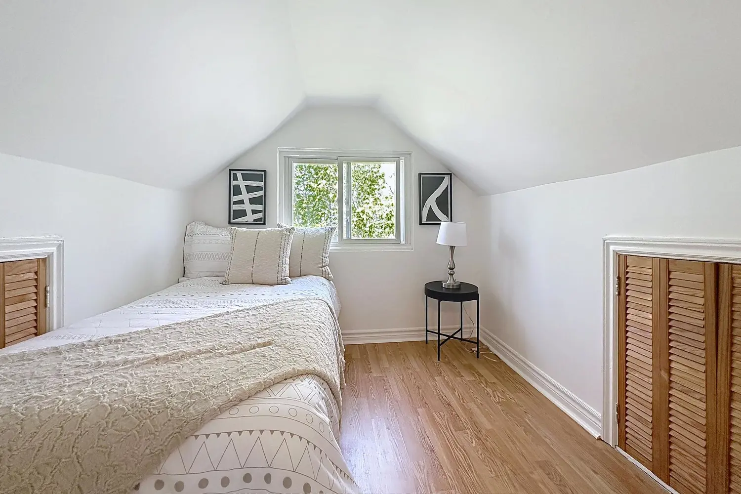 57 Queensdale Avenue photo 5