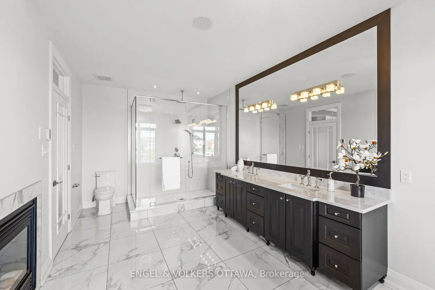 1457 Waters Edge Way photo 4