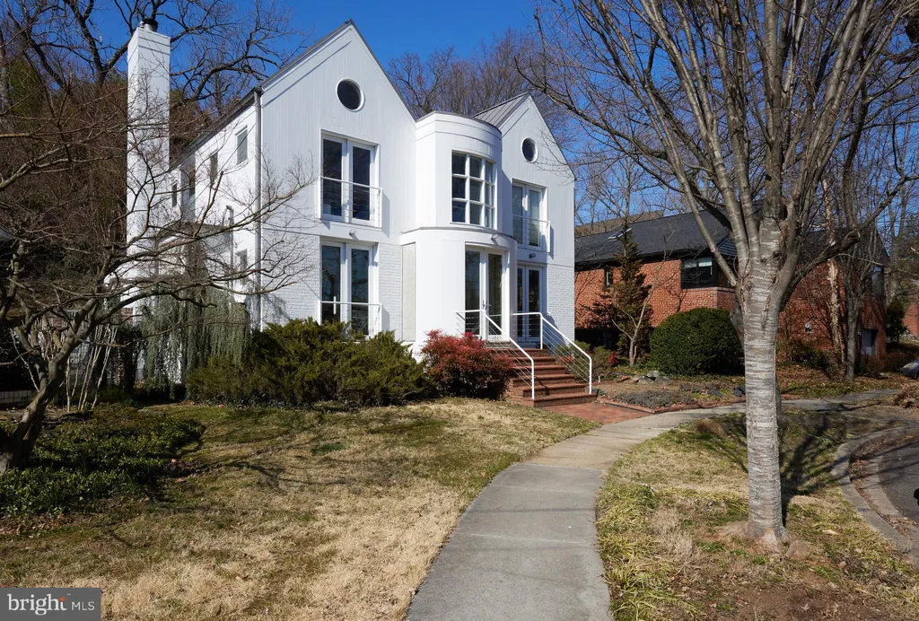 4527 Q Place NW, Washington, DC 20007 photo 2