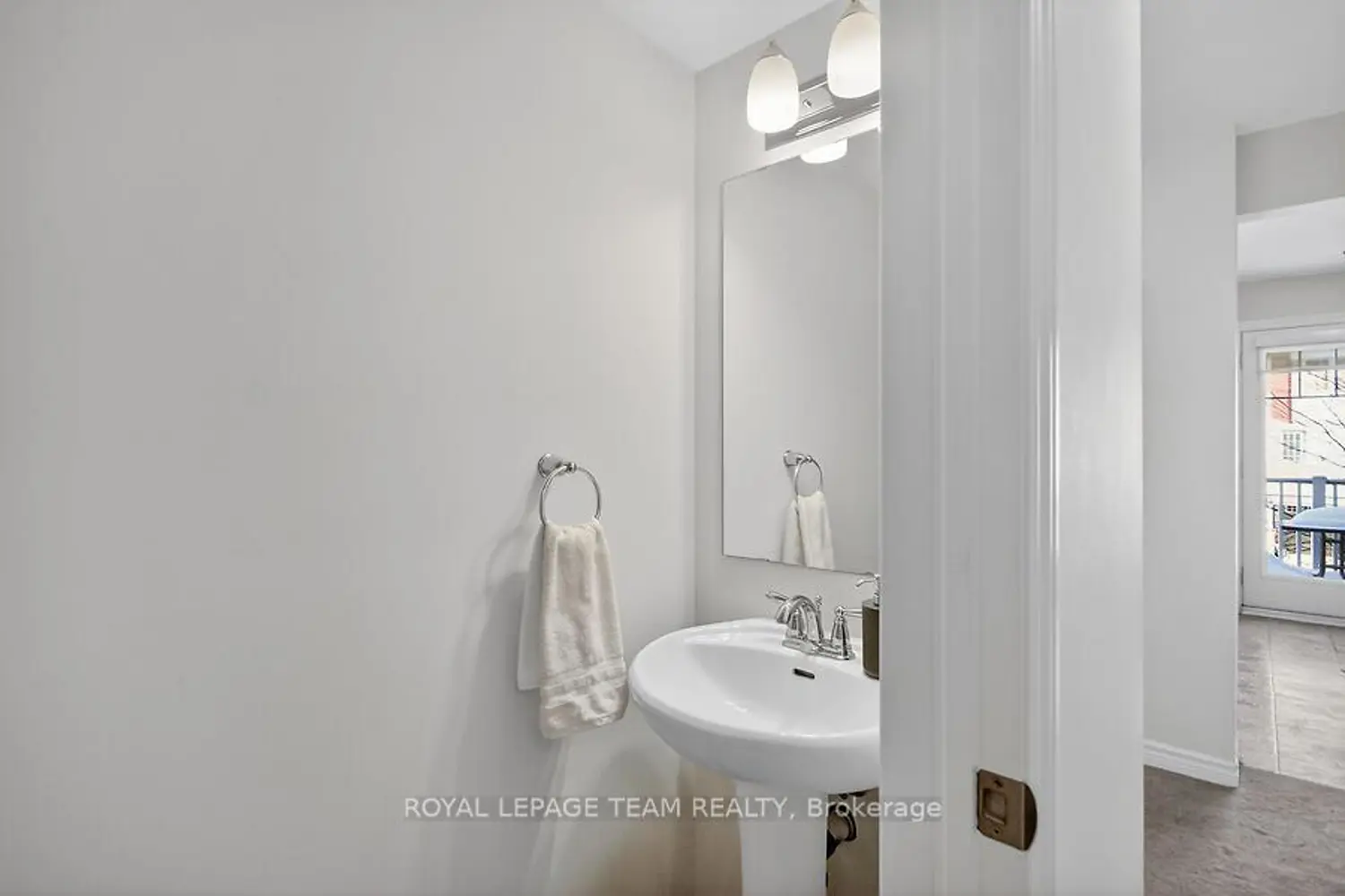 126 Grenadine Street photo 2