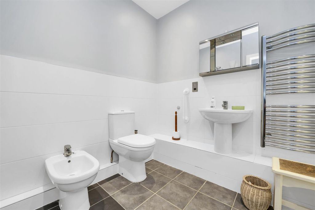 Additional image 12 of 2 bed flat for saleHatter Street, Bury St. Edmunds IP33