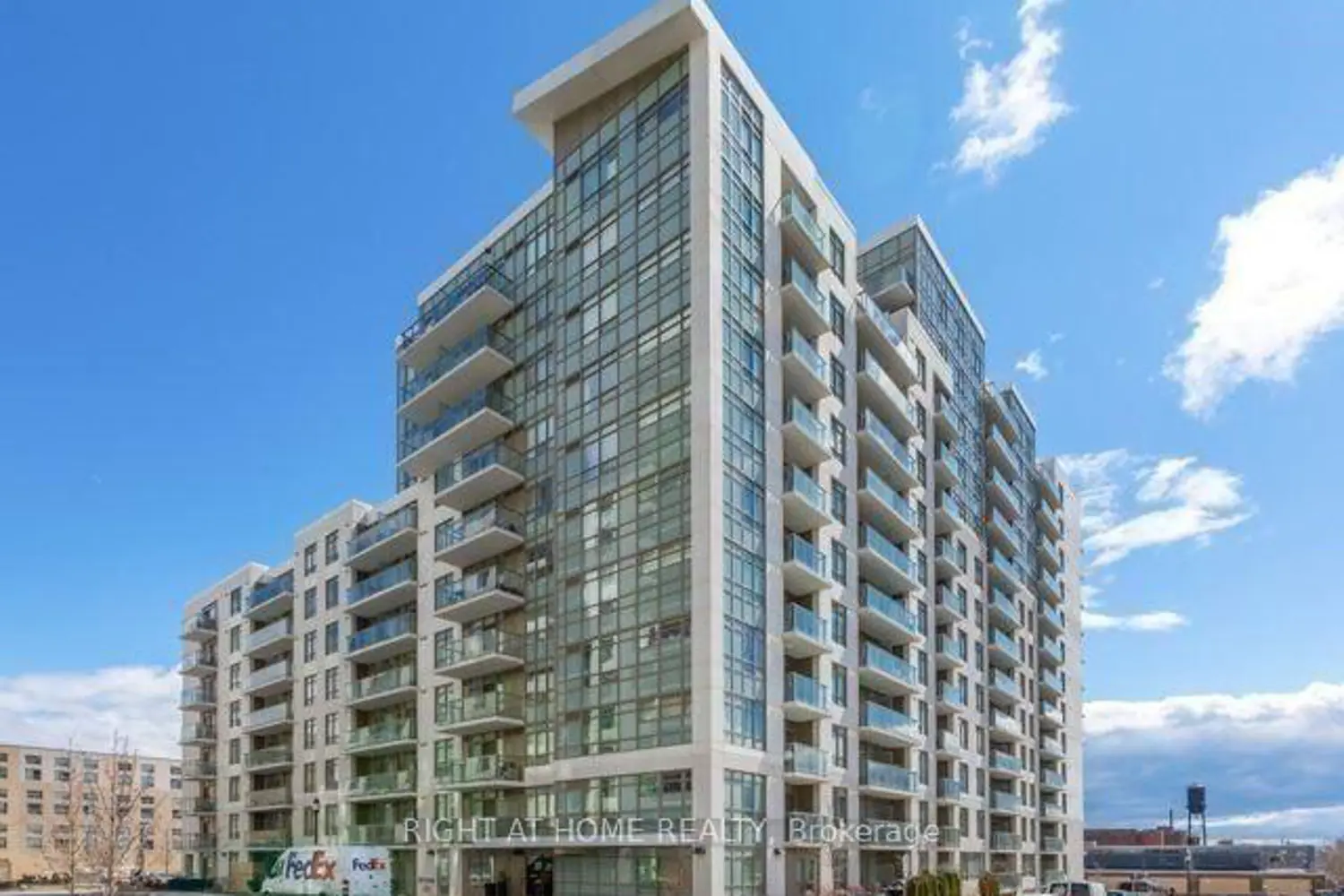 812 Lansdowne Avenue 1016