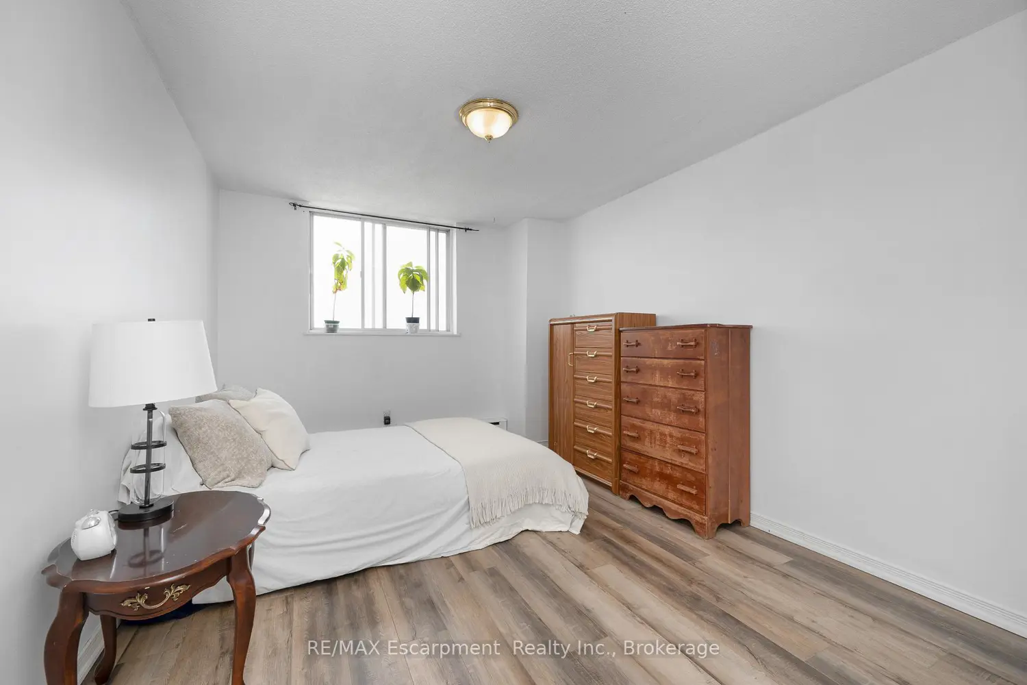 Additional image 6 of 975 Warwick Court 1501