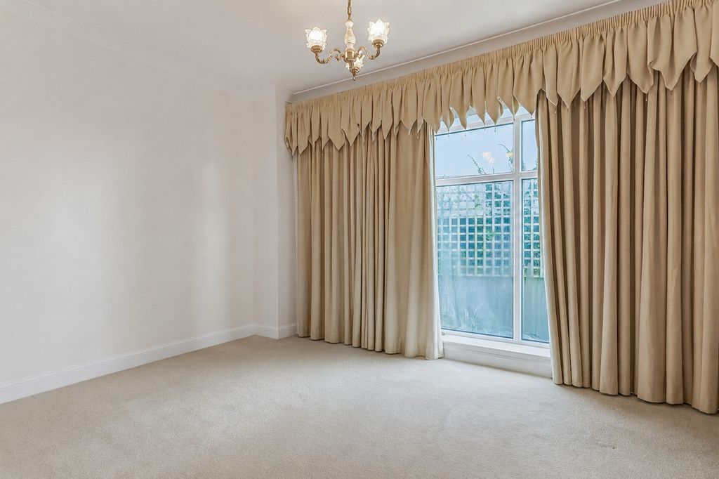 Additional image 18 of 4 bed flat for saleSandbanks Road, Poole BH14