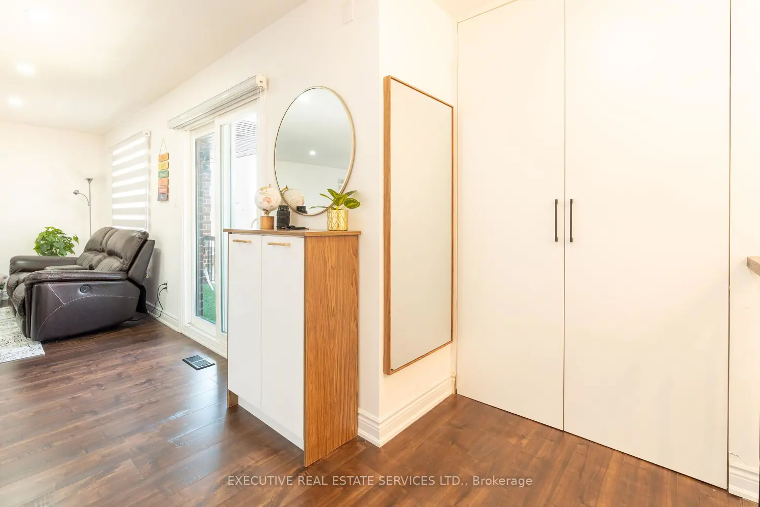 90 Hinchley Wood Grove
