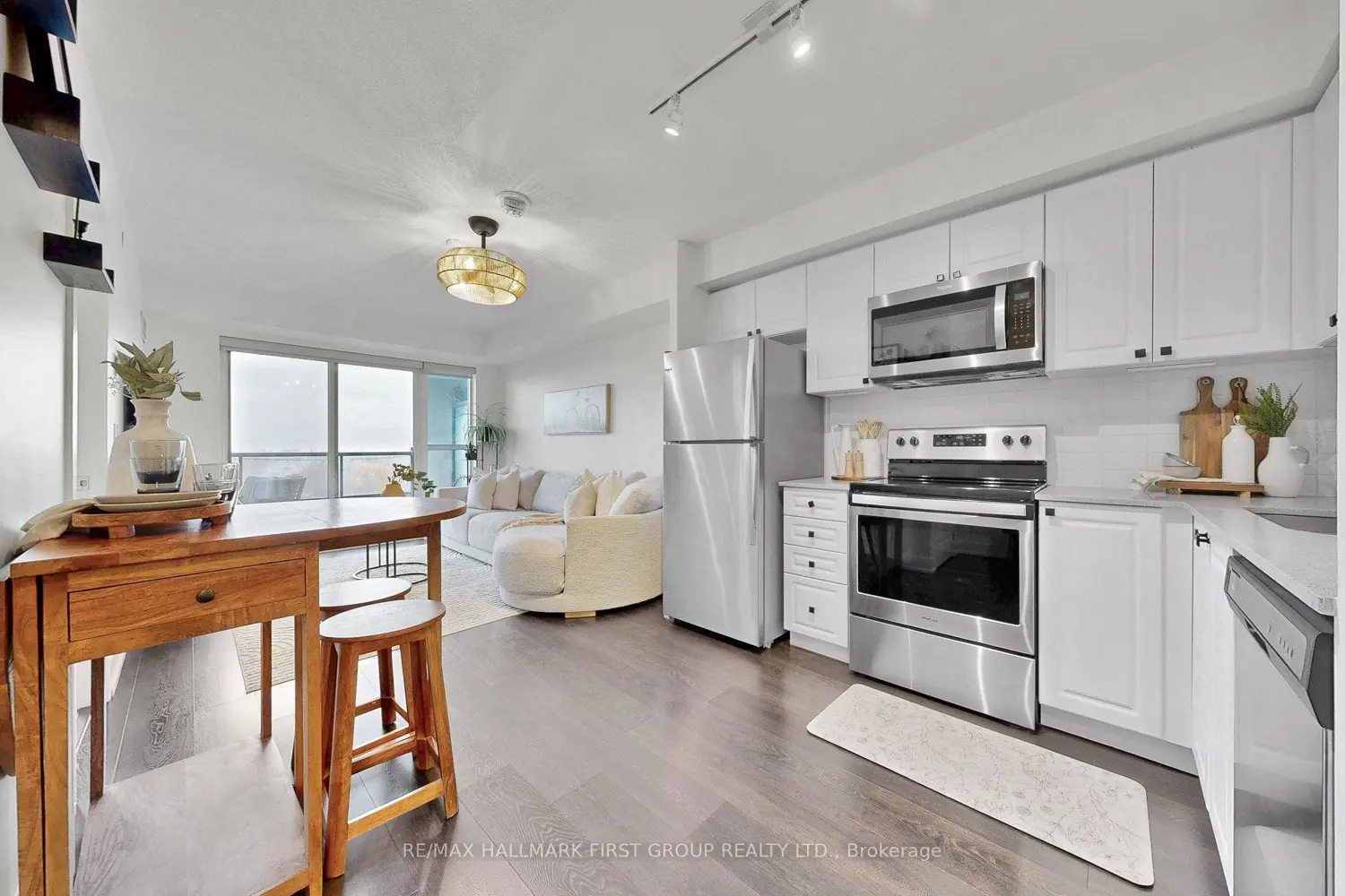 Additional image 4 of 1255 Bayly Street 605
