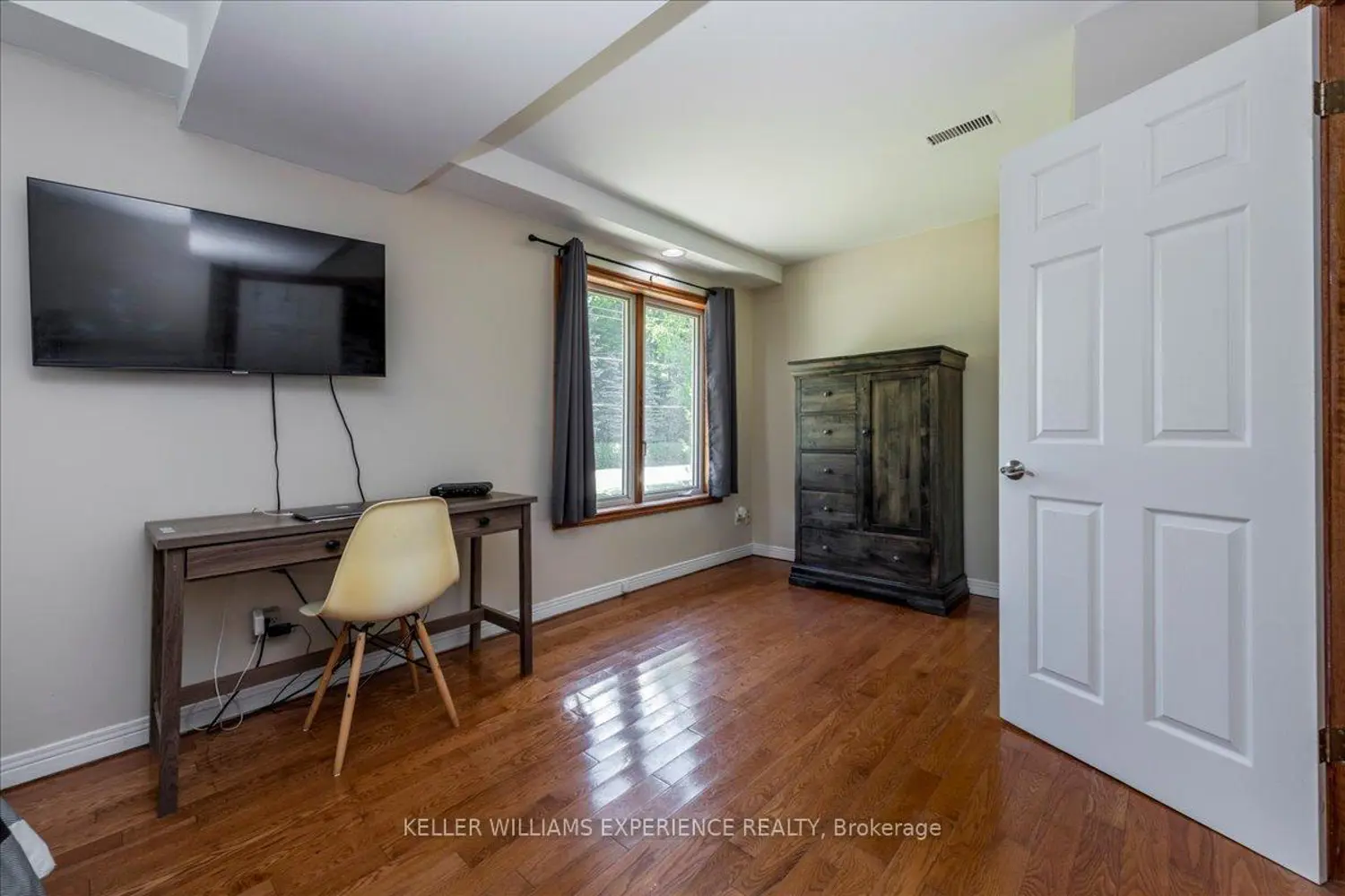 1512 Champlain Road photo 4