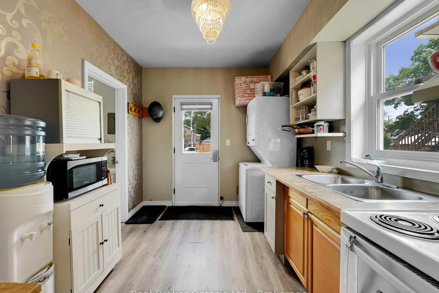 Additional image 11 of 273-275 Brant Avenue
