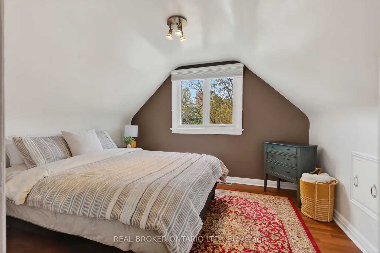 Additional image 11 of 1572 Dorion Avenue