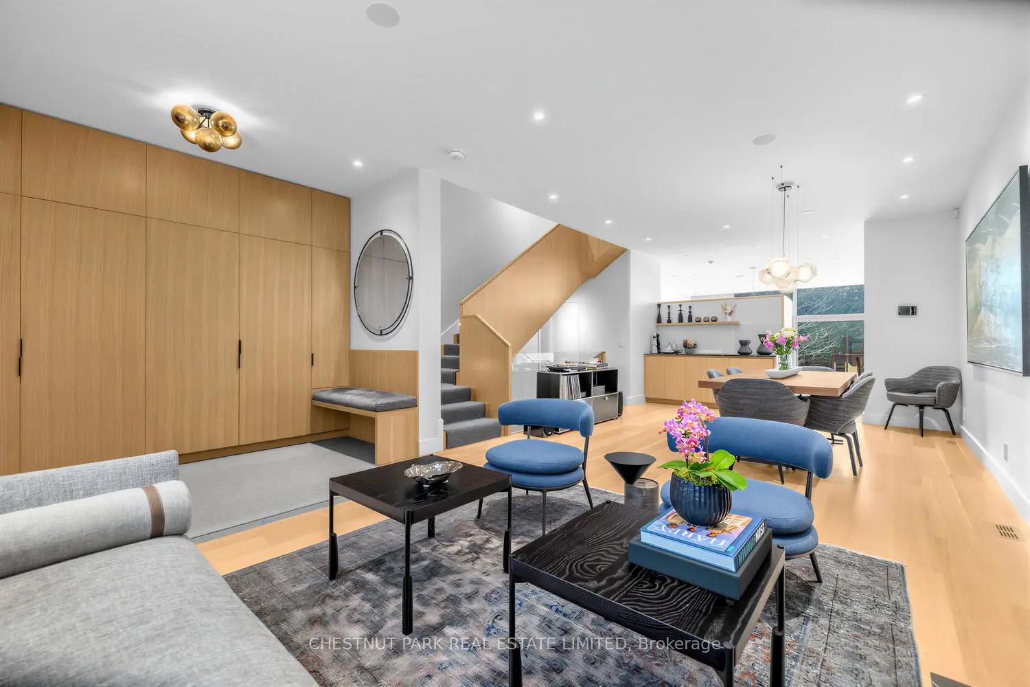 55 Farnham Avenue photo 4