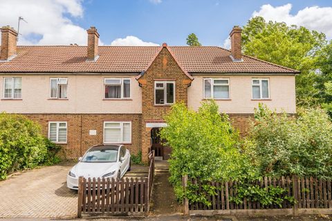 Clarendon Crescent, Twickenham TW2