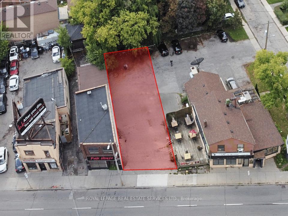 3515 DUNDAS STREET W