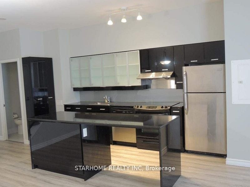 Additional image 3 of Th02-29 Singer Court, Toronto, ON, M2K 0B3
