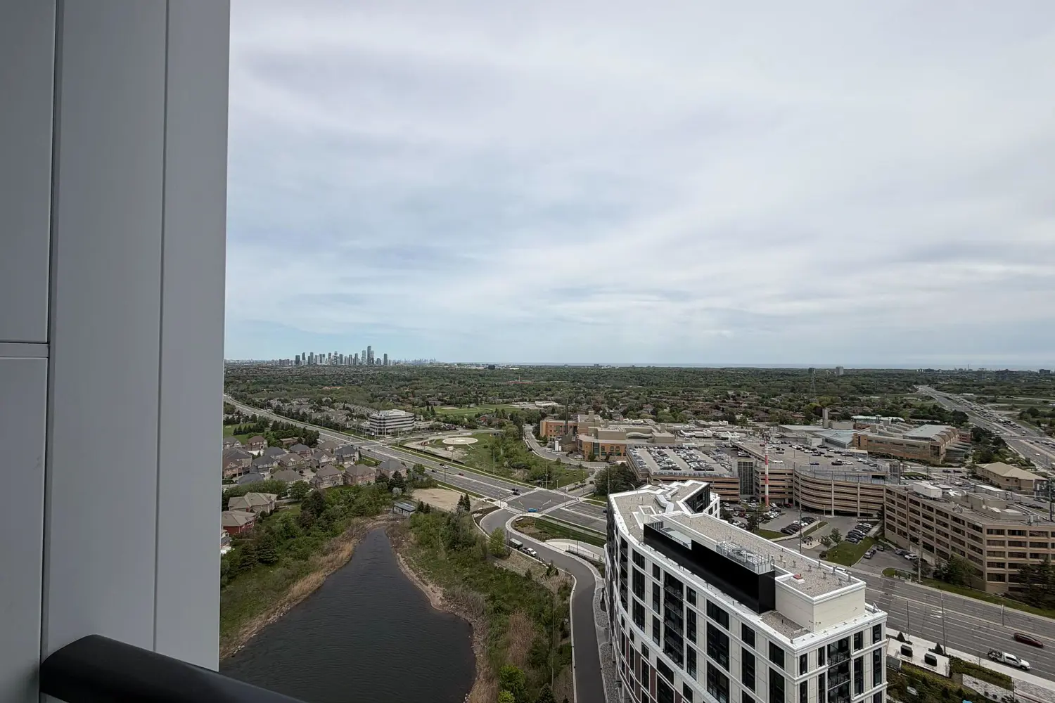 Additional image 11 of 2495 Eglinton Avenue 2412