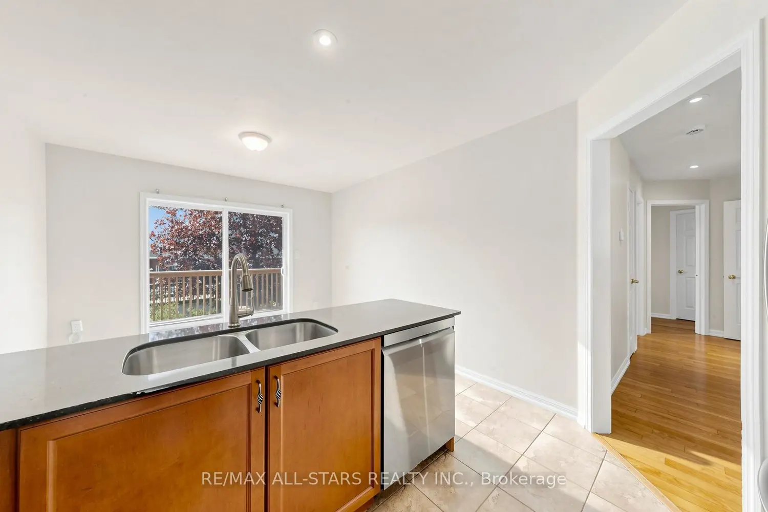 22 Geo Izatt Drive photo 5