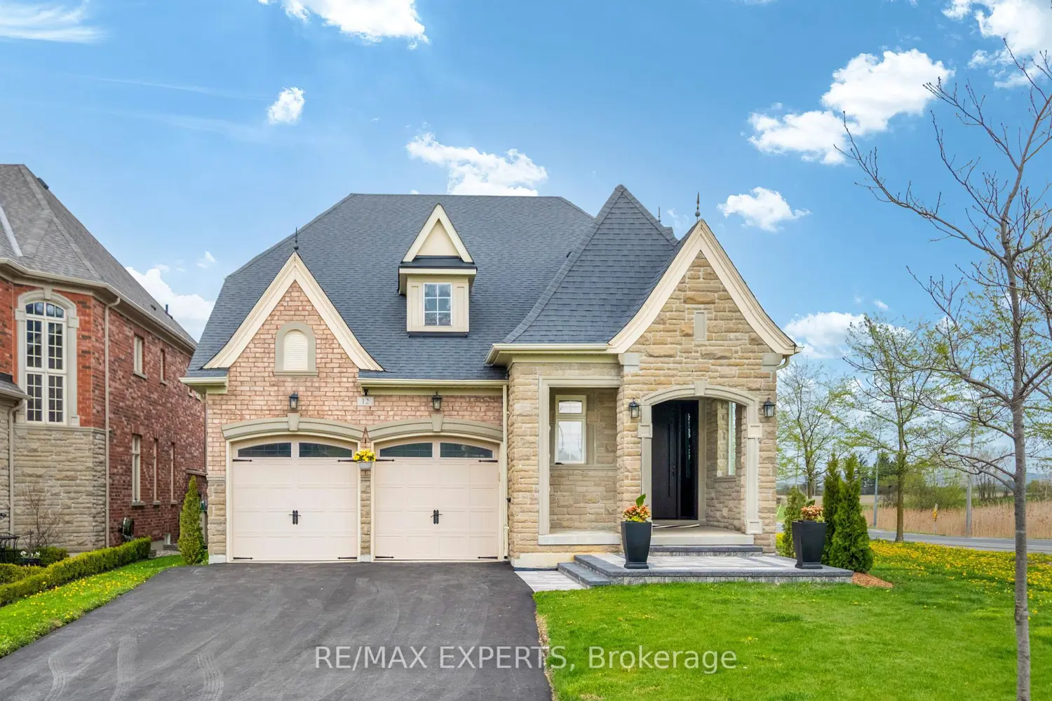 12 Valley Point Crescent