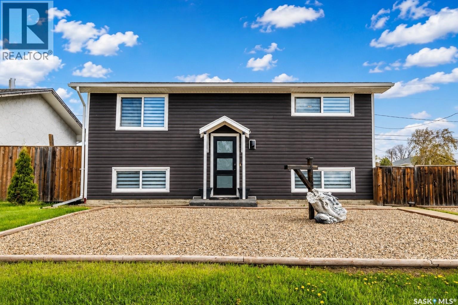 1304 Athabasca STREET W
