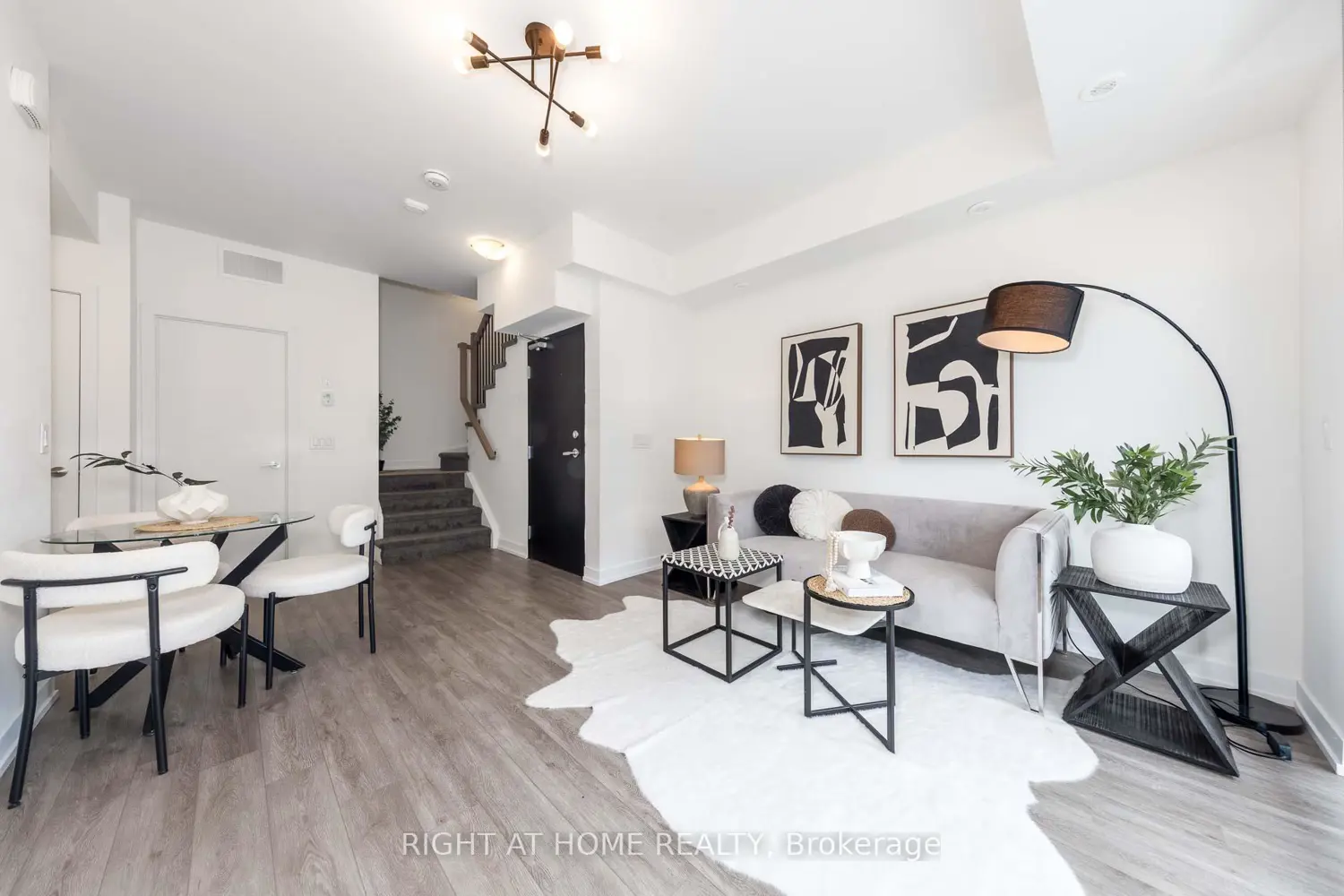 871 Sheppard Avenue 33