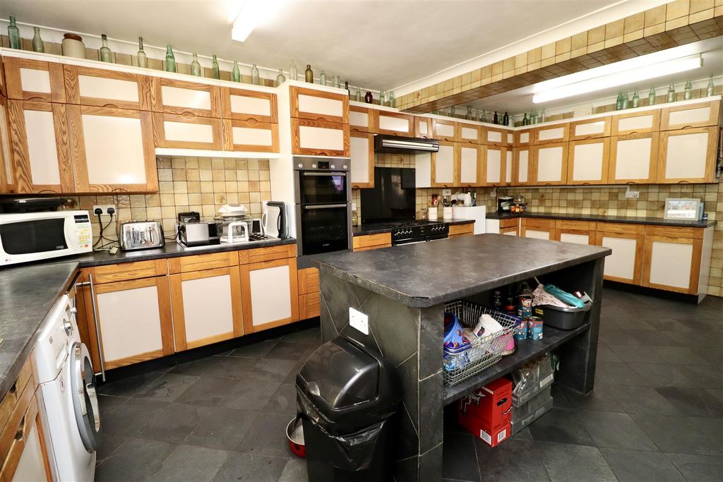 Additional image 4 of 4 bed detached house for saleYork Road, Shiptonthorpe, York YO43