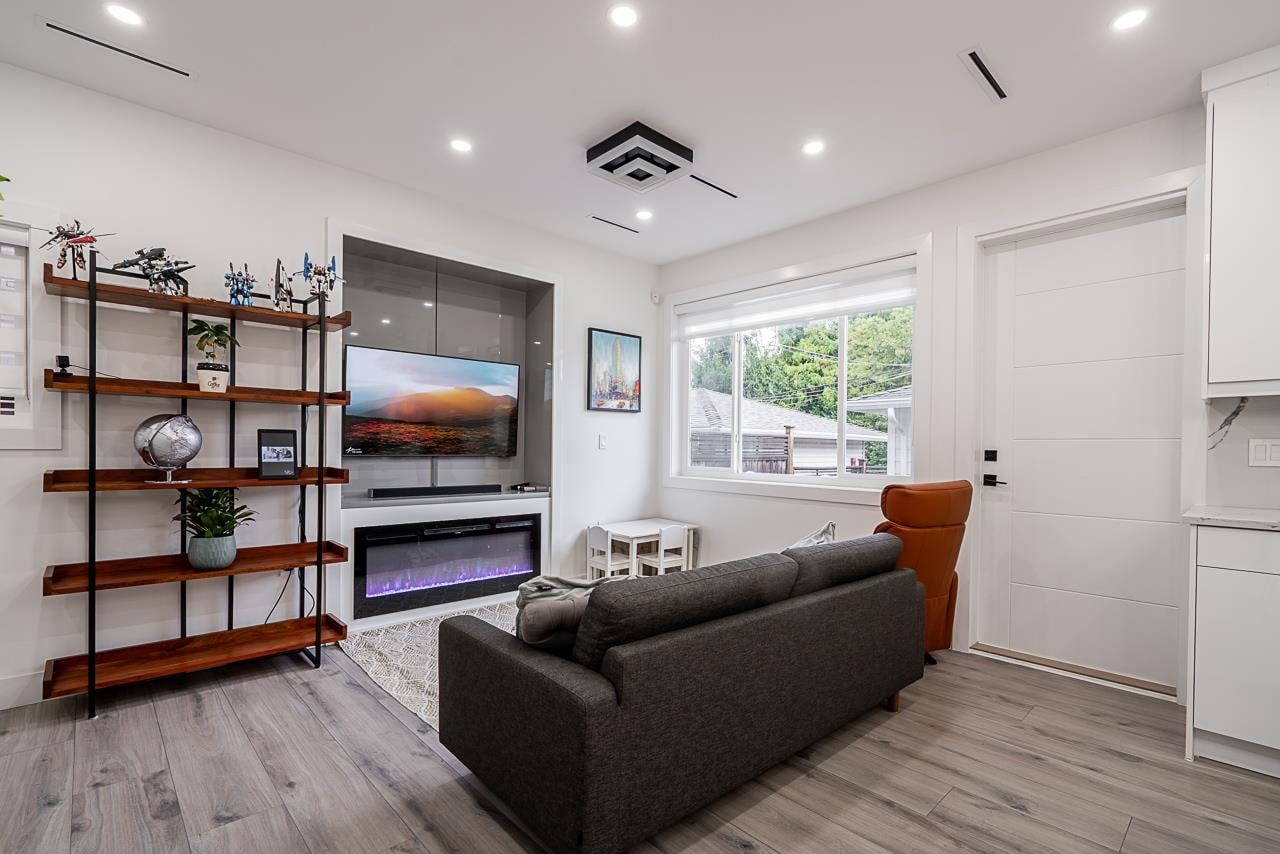 Additional image 4 of #2-4675 Canada Way, Burnaby, BC, V5G 1K9