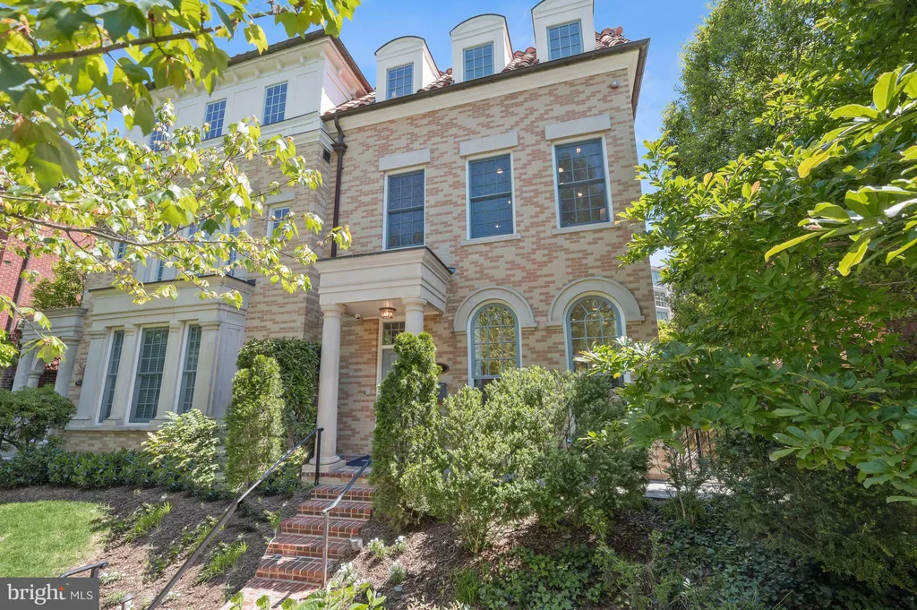 Additional image 35 of 2985 38th Street NW, Washington, DC 20016