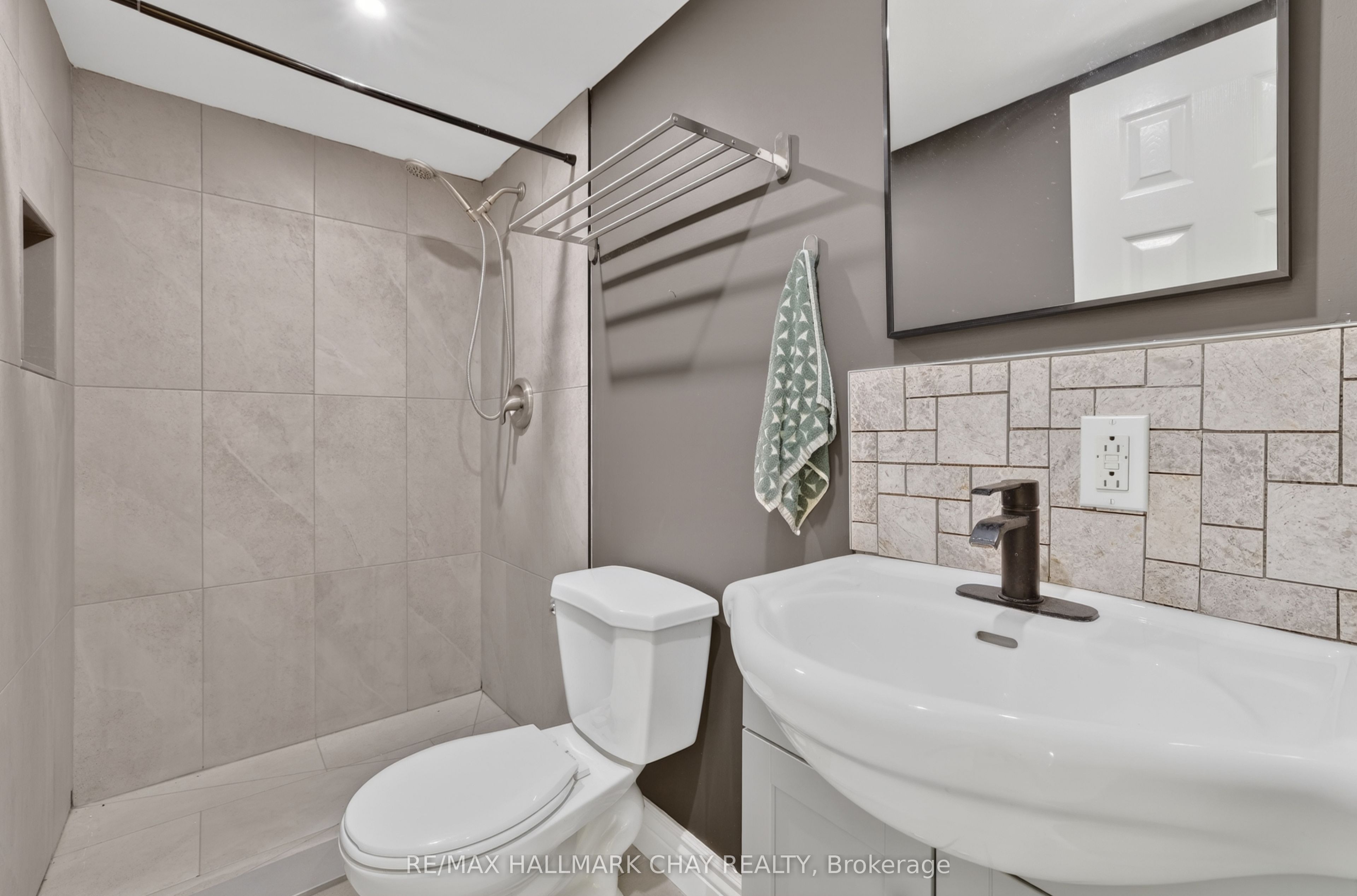 Additional image 6 of 1-20469 Young Street, East Gwillimbury, ON, L9N 1P8