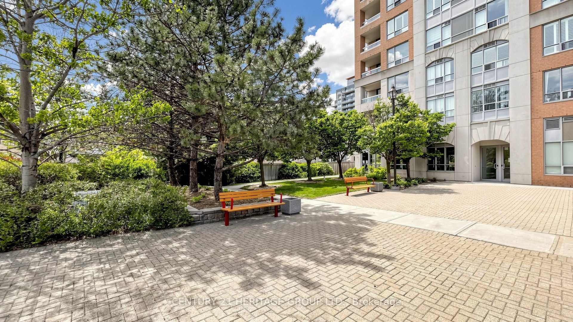 Additional image 3 of 707-9 Northern Hts Drive, Richmond Hill, ON, L4B 4M5