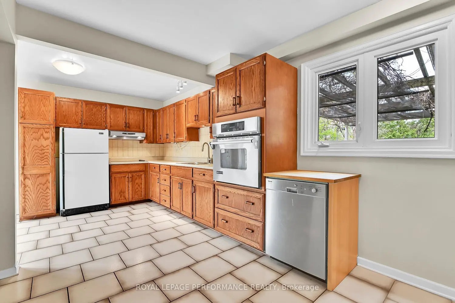77 Canter Boulevard photo 3