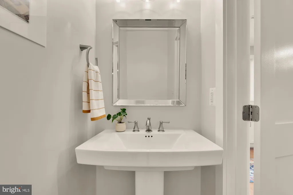 Additional image 13 of 518 23rd Place NE, Washington, DC 20002