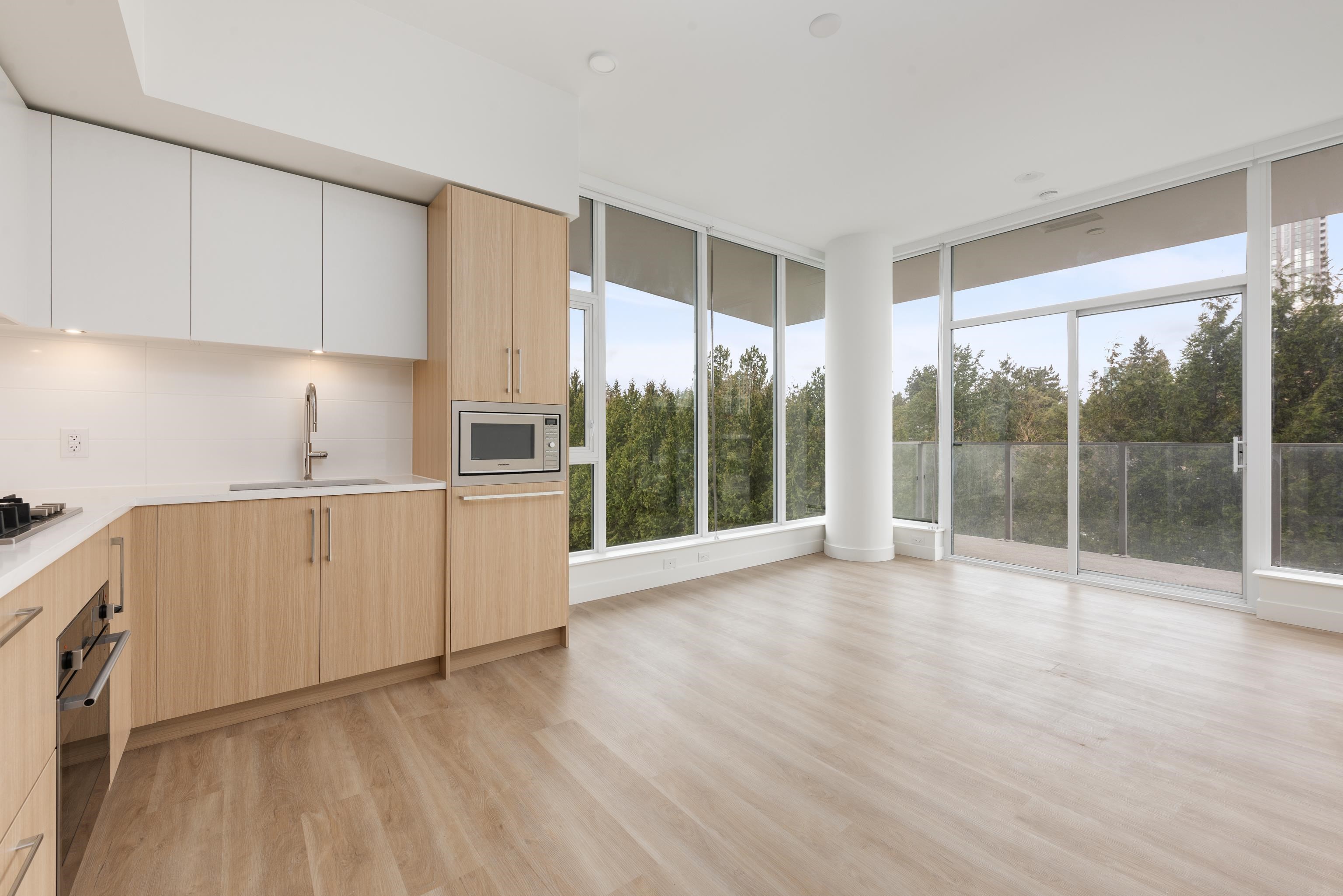 Additional image 2 of 303-9675 King George Boulevard, Surrey, BC, V3T 0T7