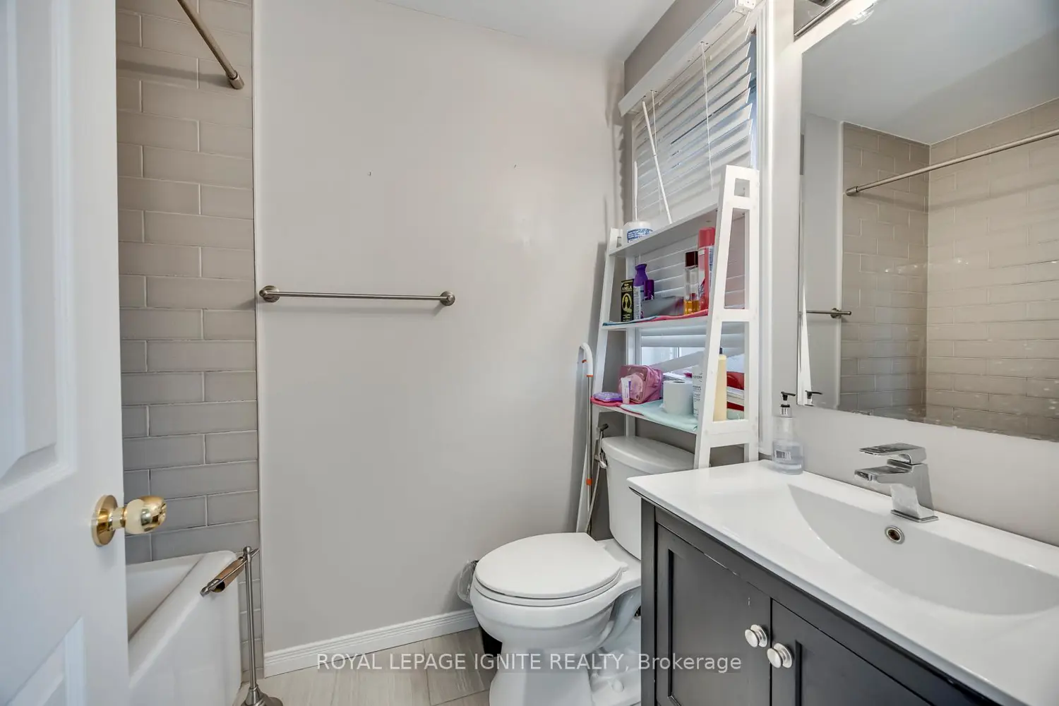 Additional image 12 of 7086 Fairmeadow Crescent