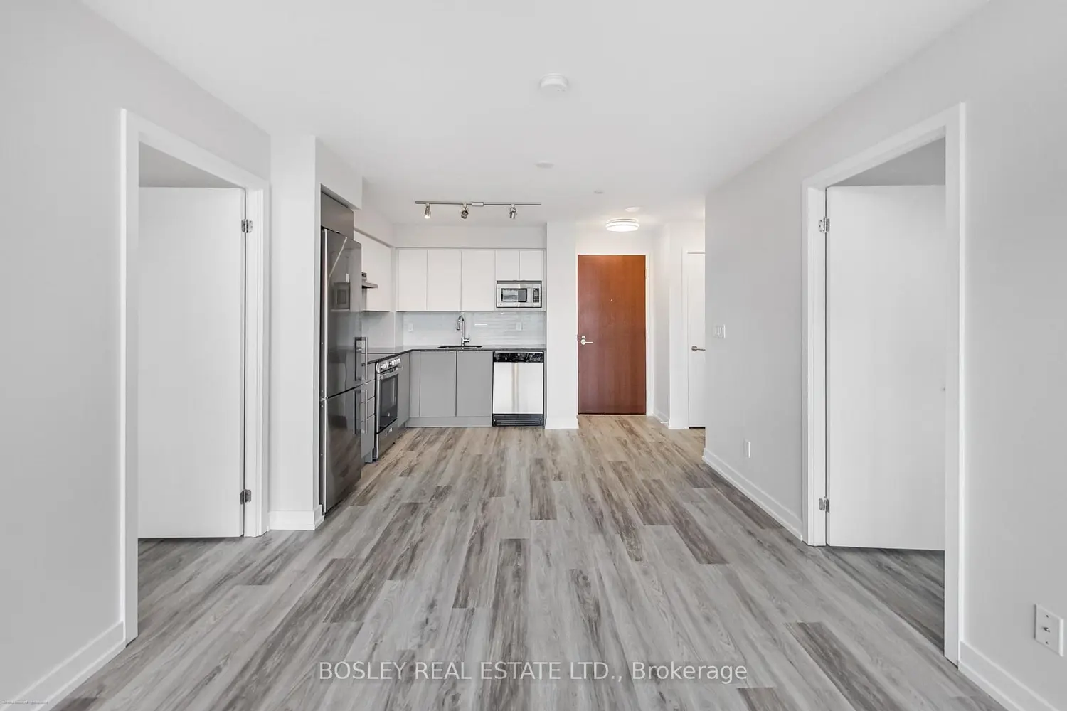 120 Varna Drive 723 photo 5