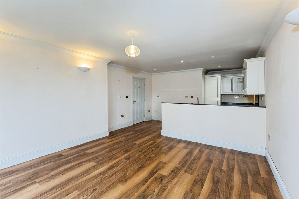 Additional image 10 of 2 bed flat for saleWallingford Road, Goring, Reading RG8