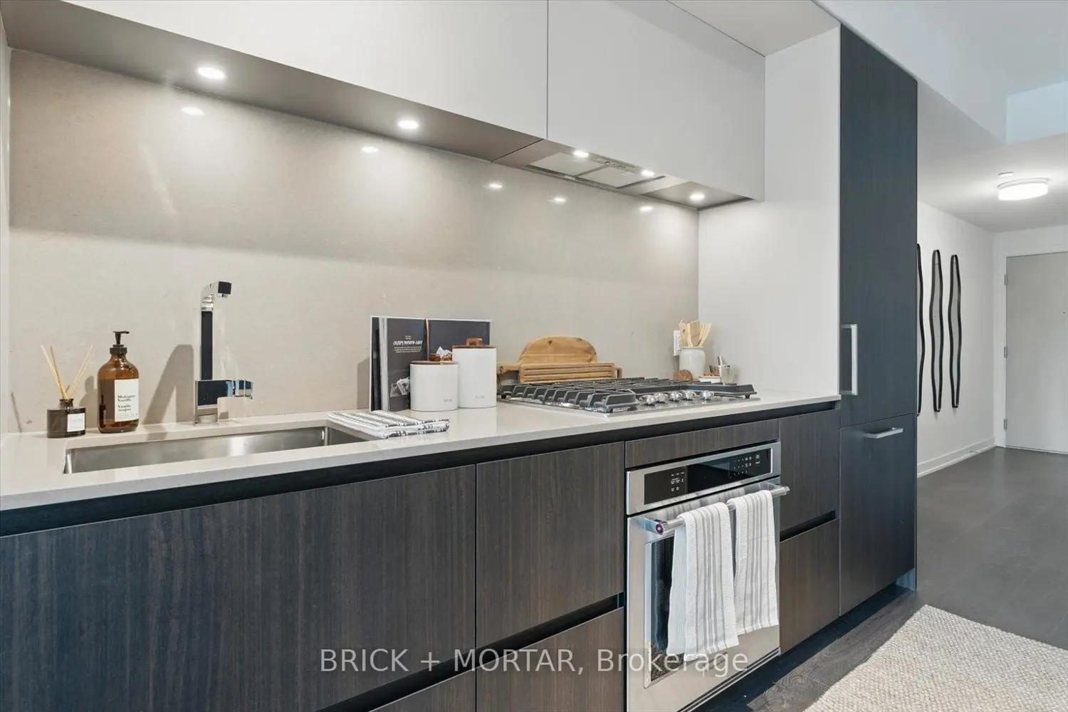 1 Hillsdale Avenue 406 photo 4