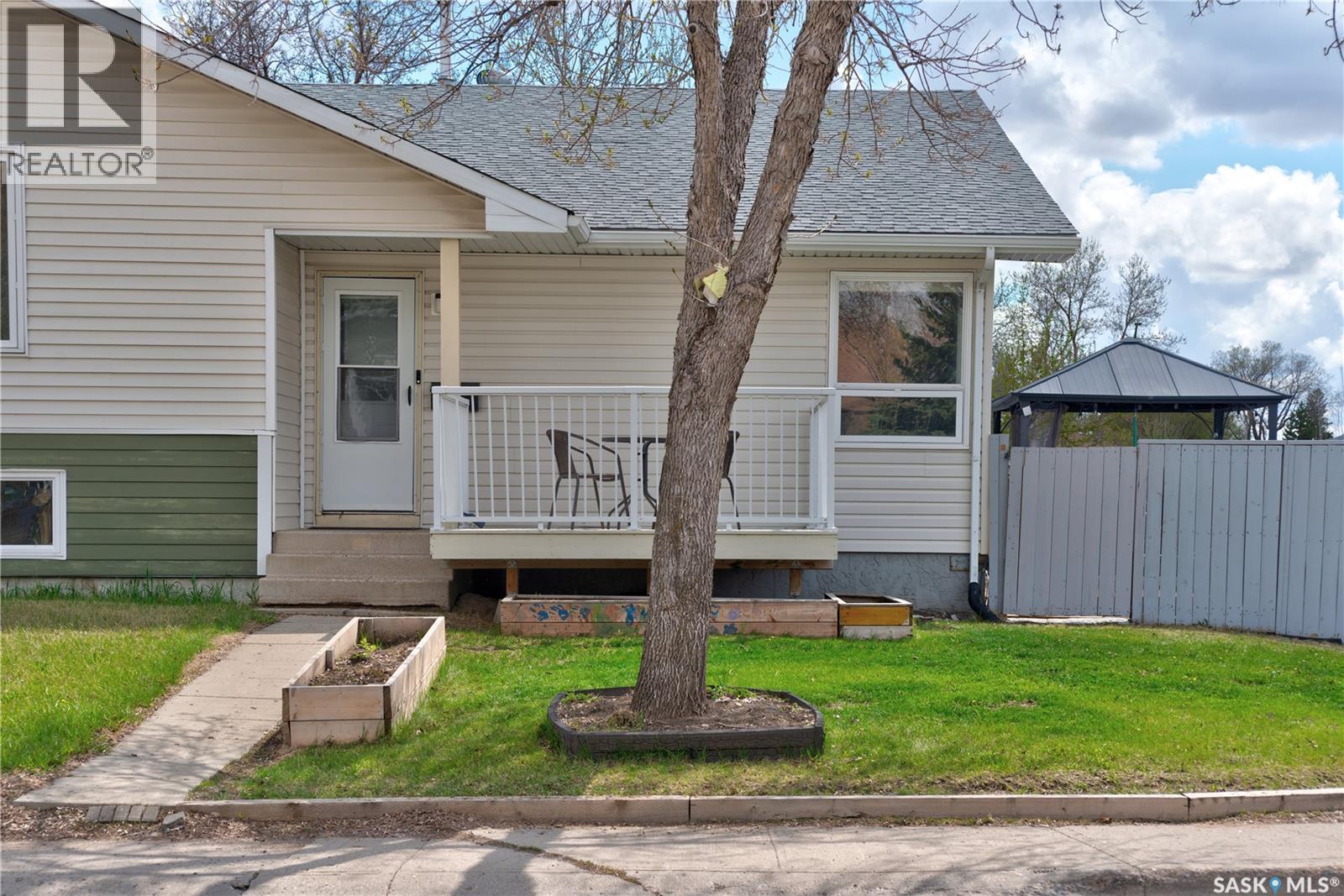 3 HUNT CRESCENT