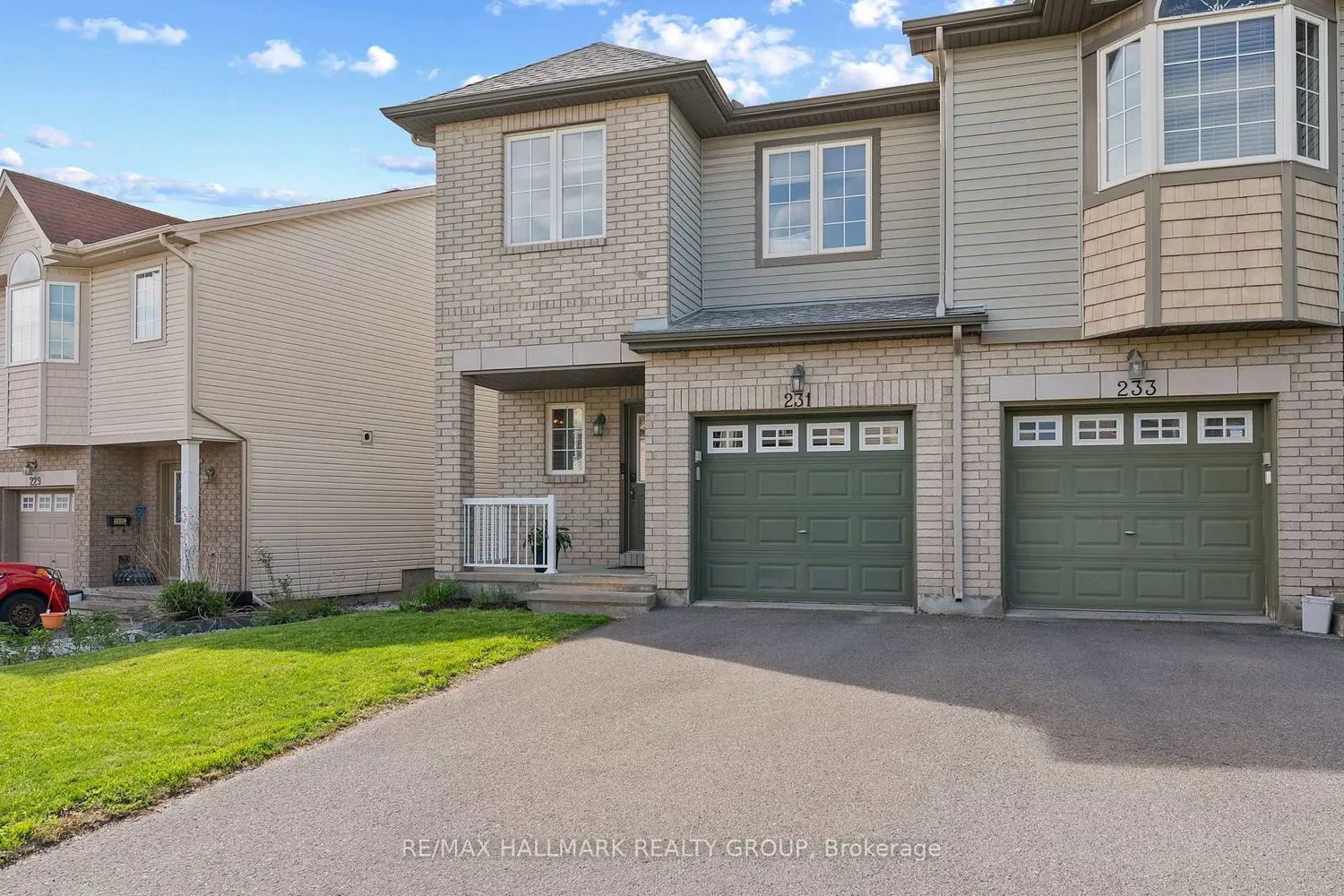 231 Rolling Meadow Crescent photo 2