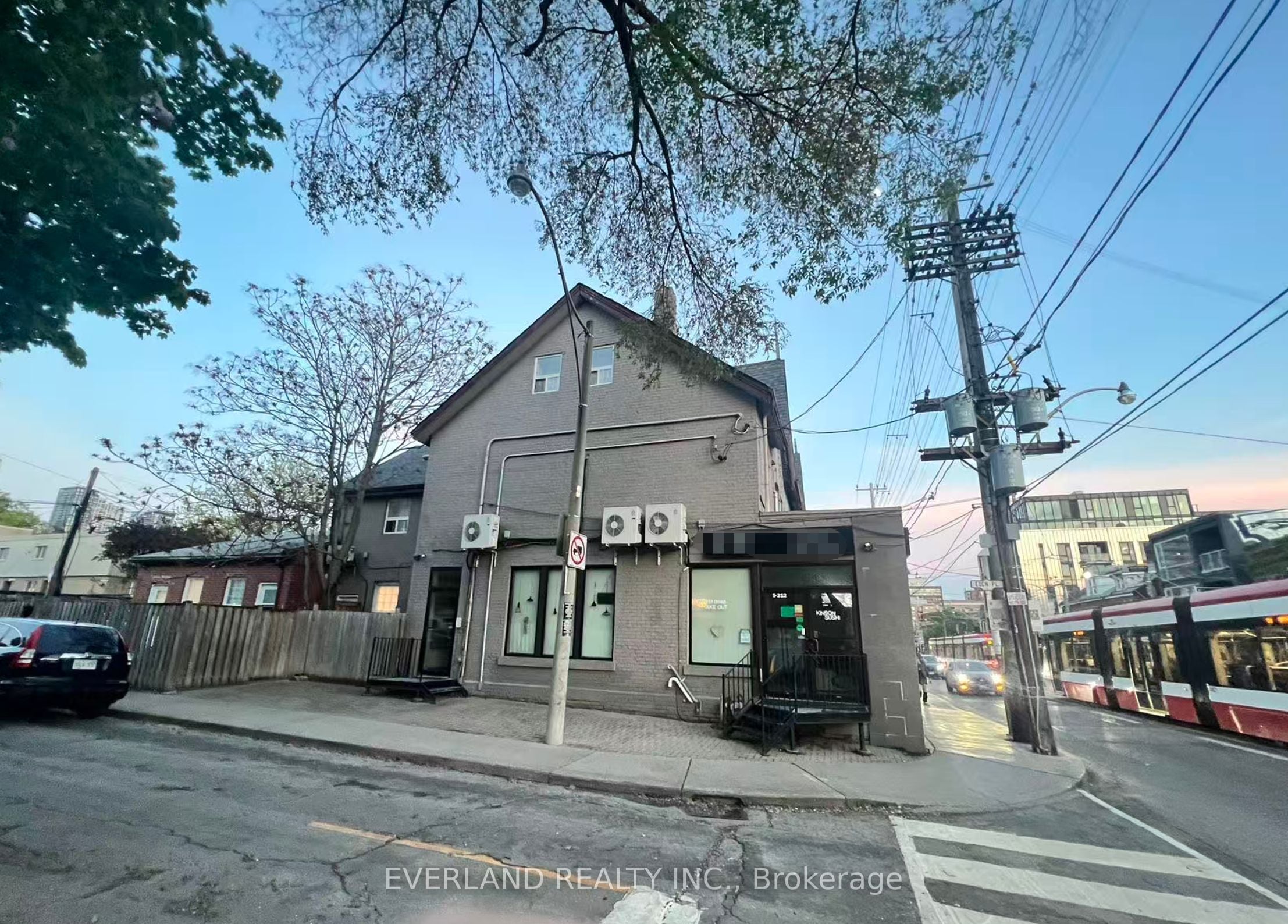 217 Bathurst Street, Toronto, ON, M5T 2S1