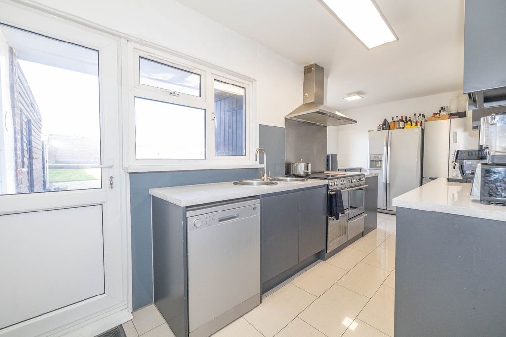Additional image 6 of 3 bed semi-detached house for saleTrinity Road, Sittingbourne, Kent ME10