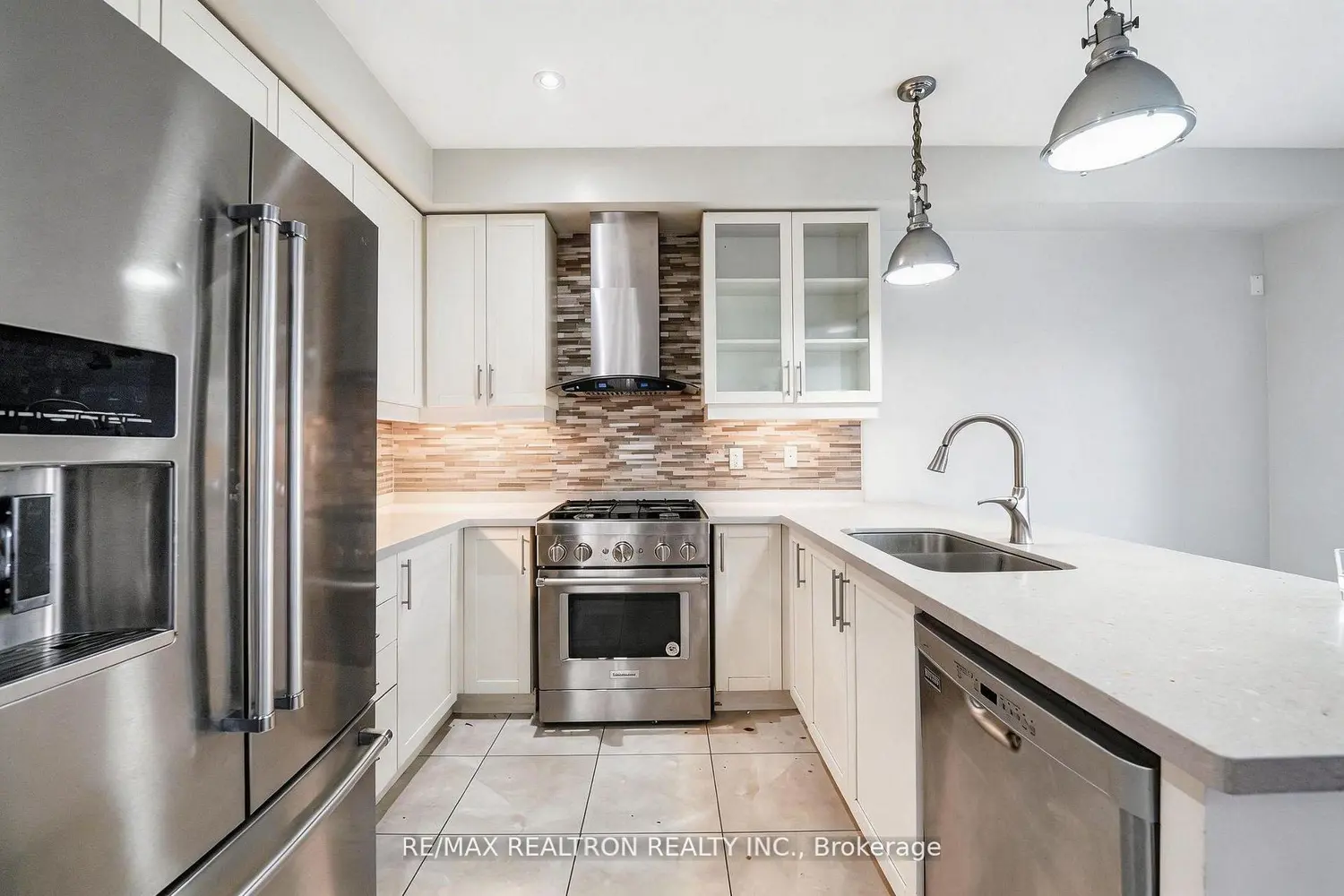 39 Mcroberts Crescent photo 5