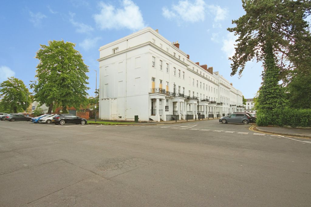 Additional image 17 of 2 bed flat for saleClarendon Square, Leamington Spa CV32