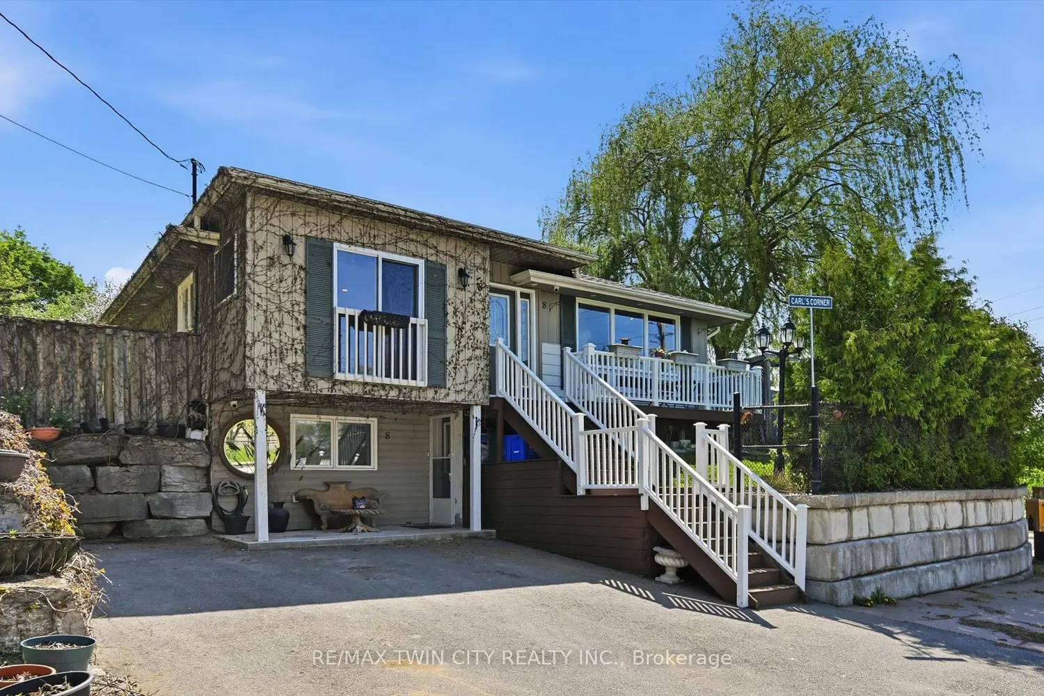 8 Delrex Boulevard