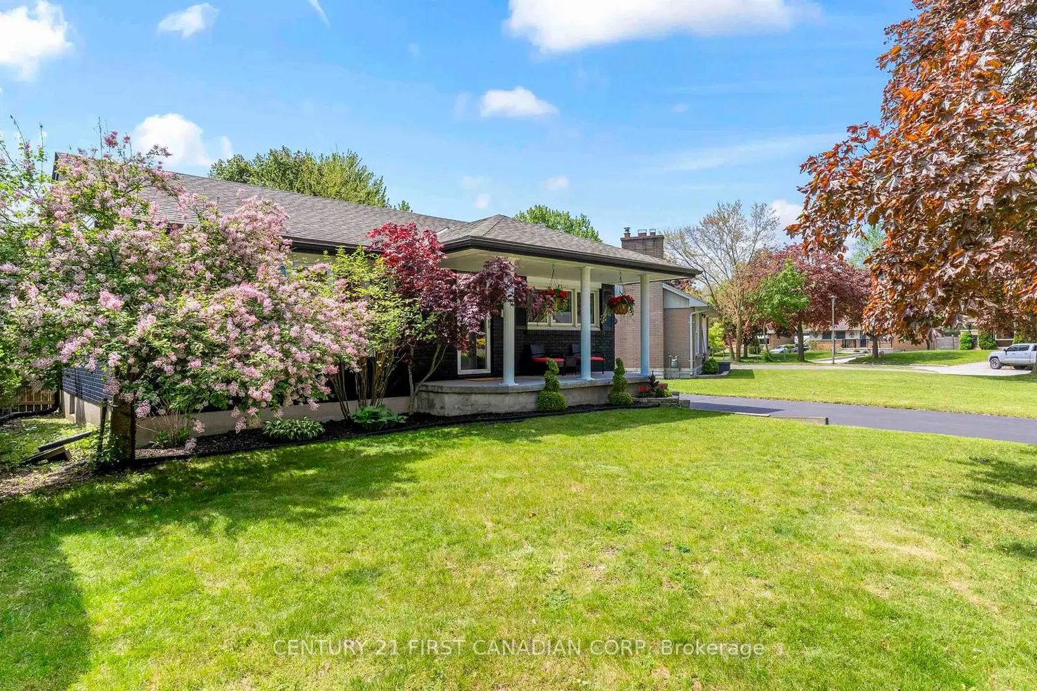 85 Algonquin Crescent