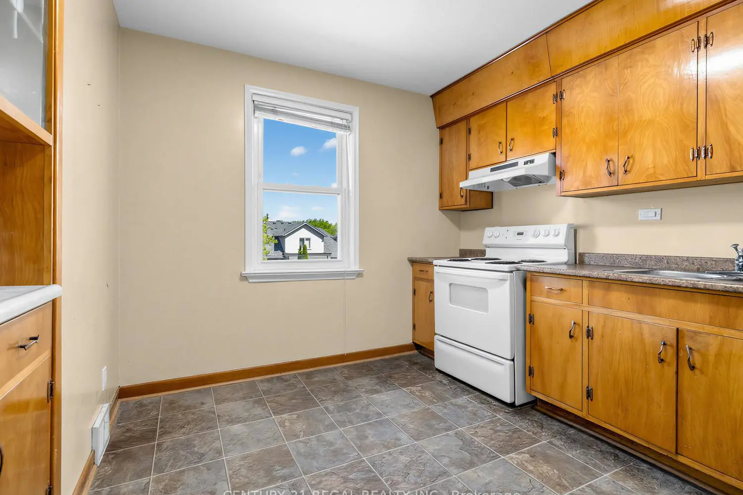1062 Glengrove Avenue photo 5